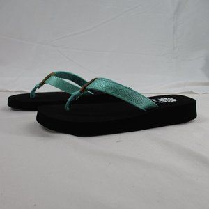 NIB Yellow Box Little Kids Girl's Twirl2 Sandals